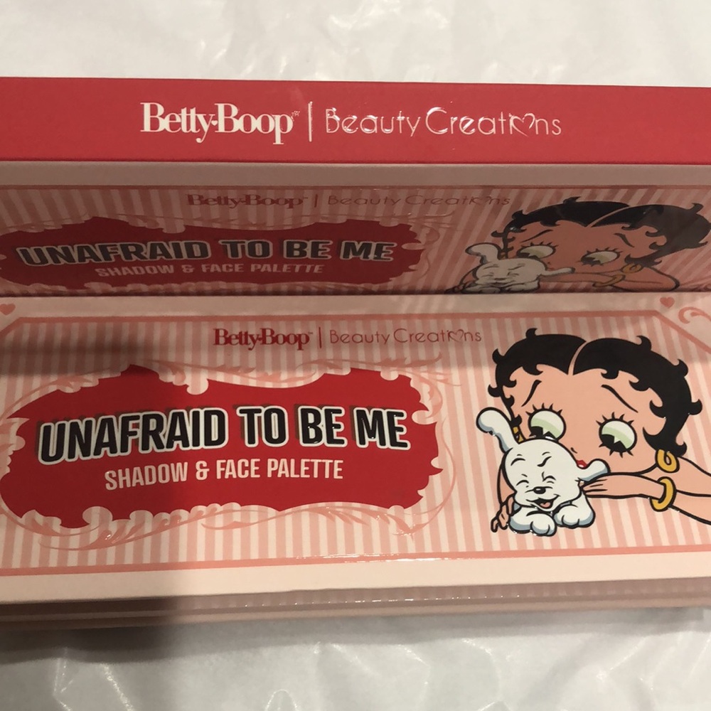 Betty Boop unafraid to‎ be me 10 shases eyeshadow and face mirrored palette new